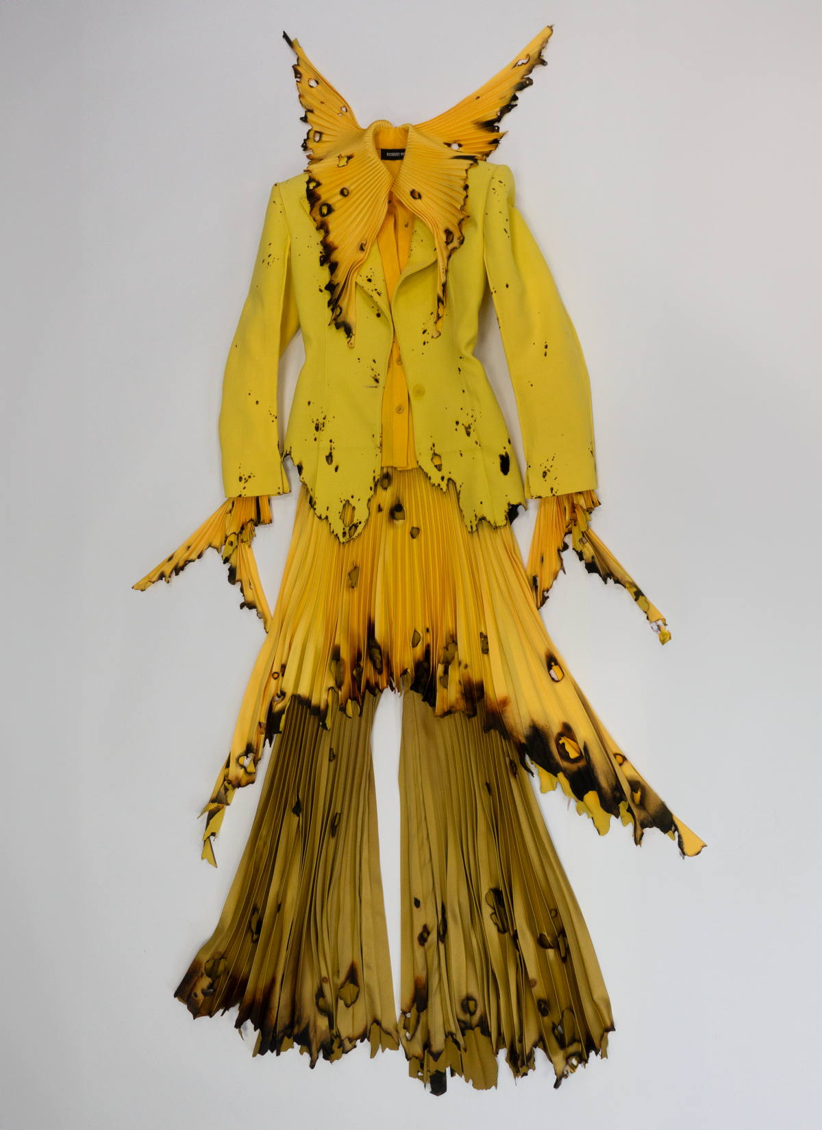 Robert Wun, The Yellow Rose, Time, Haute Couture Autumn/Winter 2024. Photograph by Ellen Sampson.