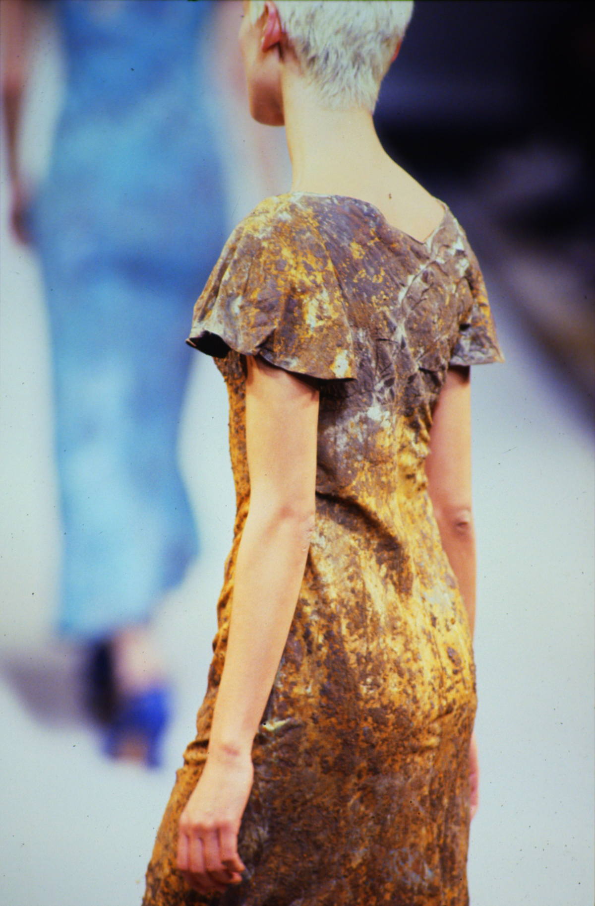 Hussein Chalayan, Temporary Interference, Spring/Summer 1995. Courtesy of Niall McInerney/Bloomsbury/Launchmetrics/Spo tlight.