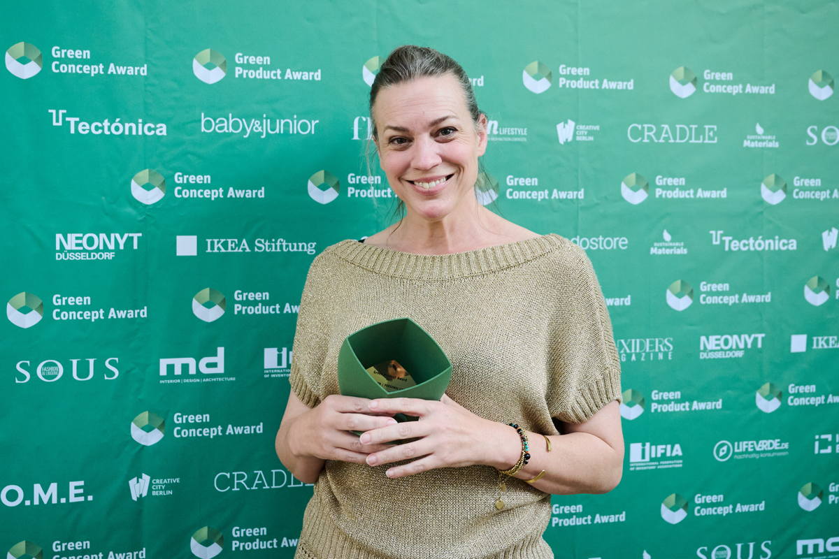 Karin Lanz, from No Excuses Lanur, with the Green Product Award 2025.