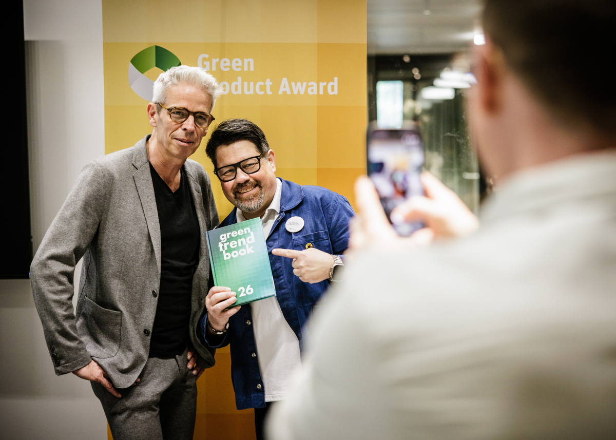 Uwe Melichar and Nils Bader showing the Green Trend Book 2026.