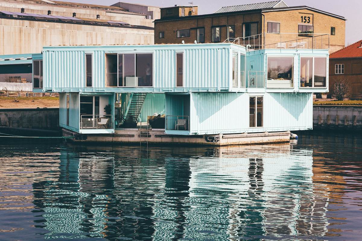 Floating Home Modern