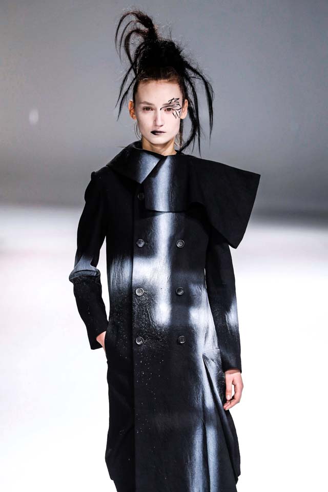 Yohji Yamamoto - Sustainable Brand I Fashion Show & Look Book