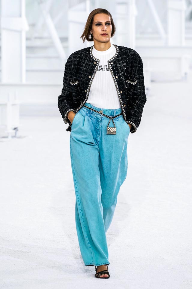 baggy trousers, SS21, Spring Summer 2021, Trends, Spring Summer 2021 Trends, SS21 Trends, Chanel, Balenciaga, Preen, Stella McCartney, Fendi, Hermes, Kenzo, Adeam, Denim, Suits, Suit up, Monochrome, Thick Belts, Baggy Trousers: go big or go home, Luxiders, Sustainable Fashion, Upcycling, Sheer looks, Colourful prints, As Seen in Dresses, Trends of the season