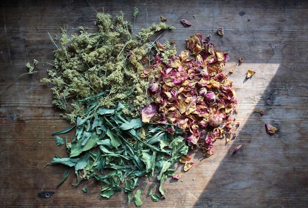 Dried Herbs. Upcycled Fragrance.